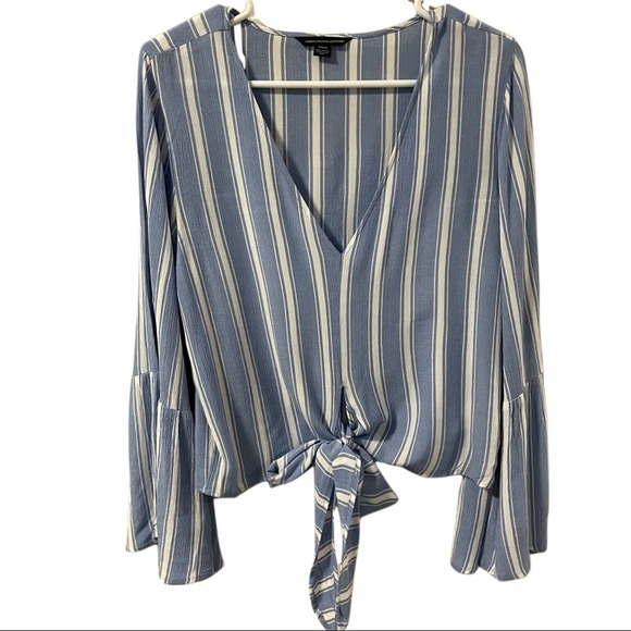 American Eagle Outfitters Medium Top White & Blue - Picture 1 of 14